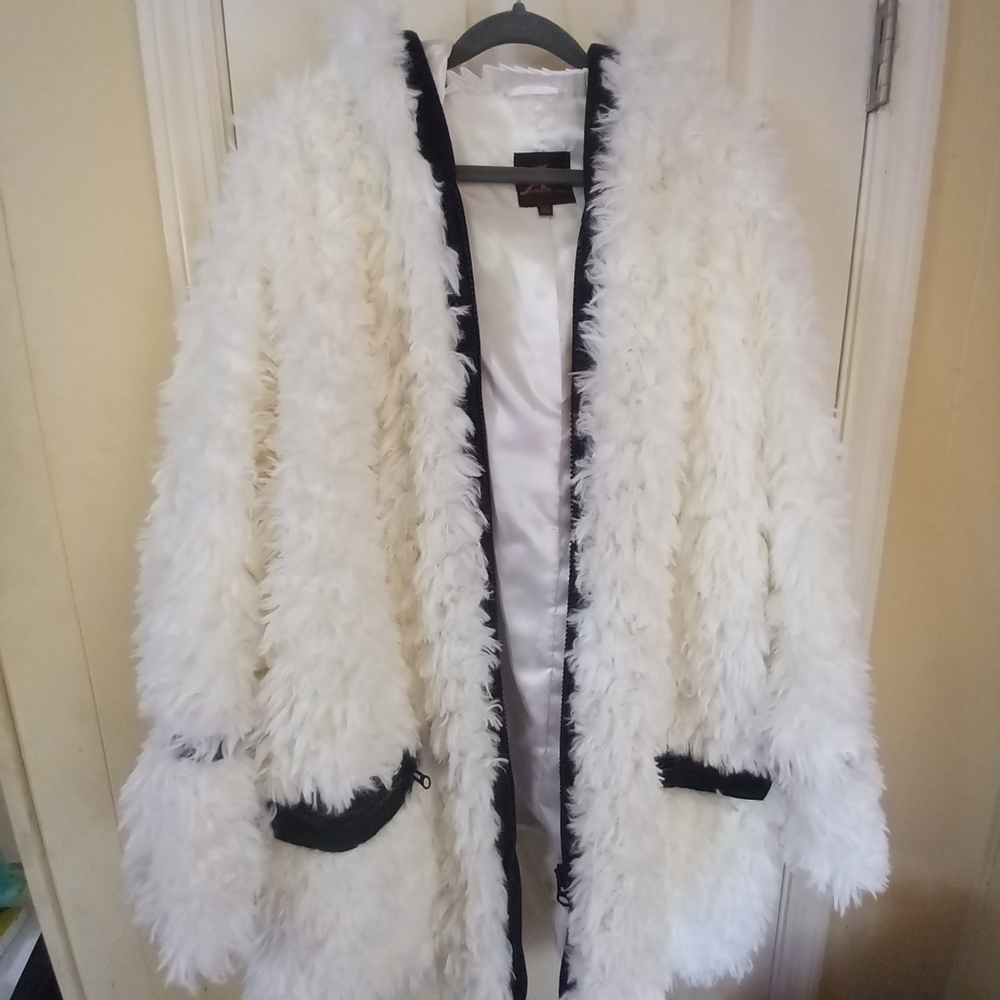 Elegant White Faux Fur Women's Coat
